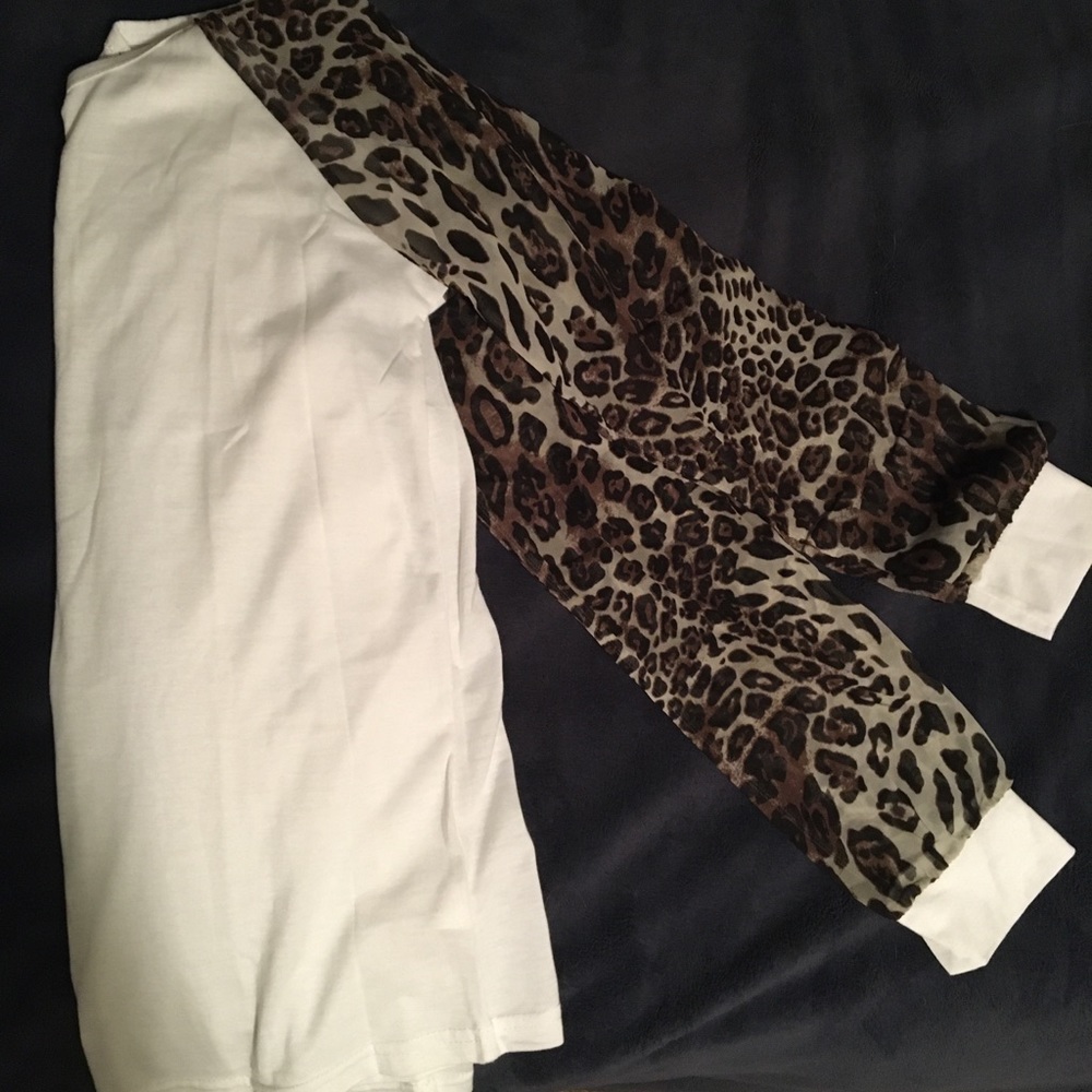 Long sleeve shirt with sheer leopard sleeves
